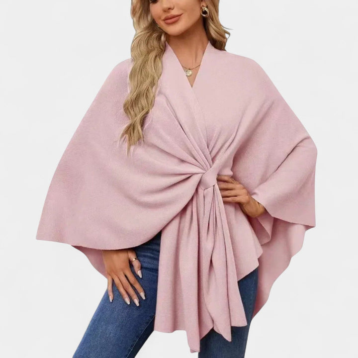Daniela – Eleganten padajoči pončo z vozlom