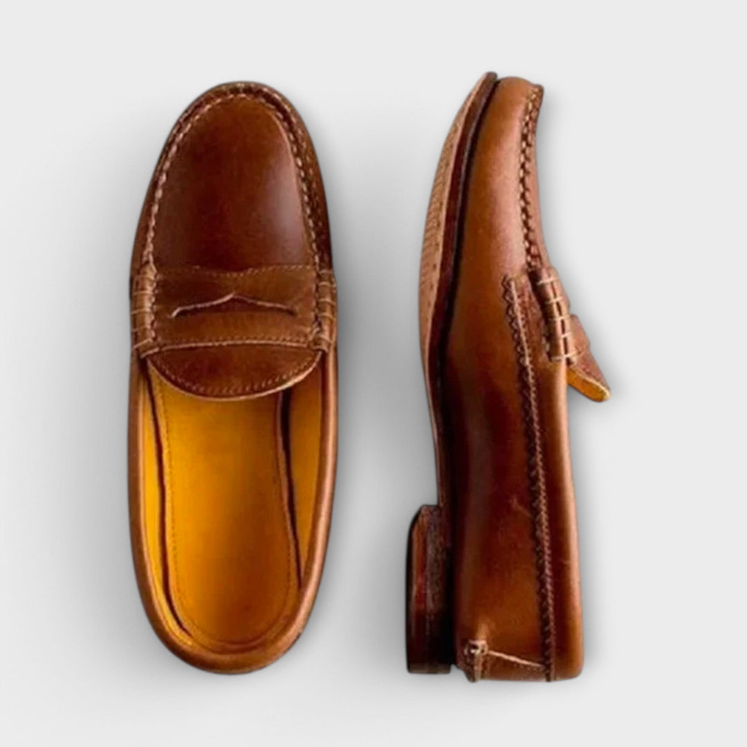 Klasični ženski loaferji