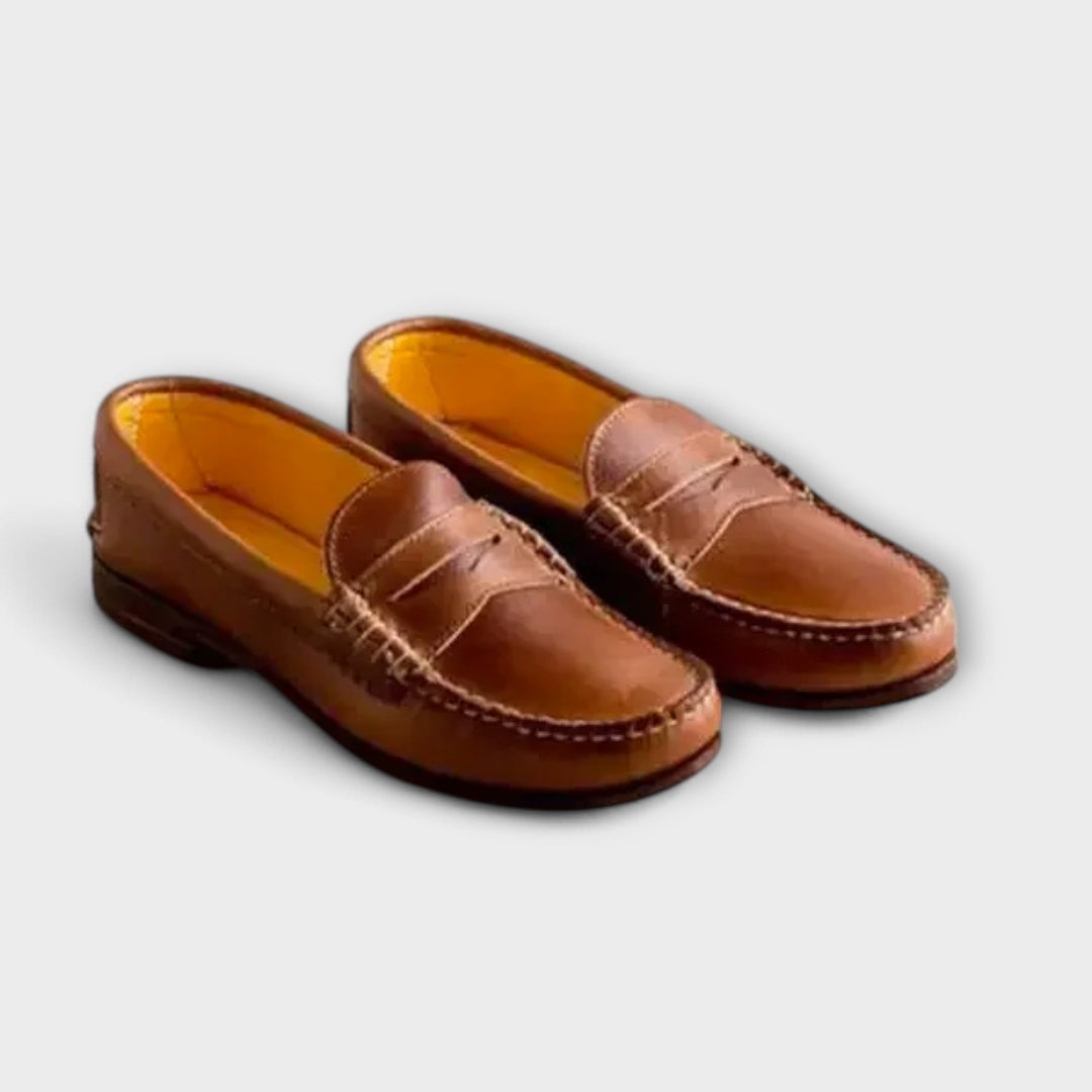 Klasični ženski loaferji