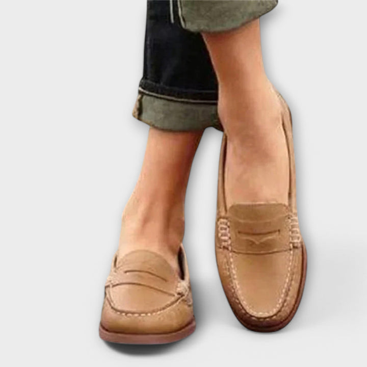 Klasični ženski loaferji