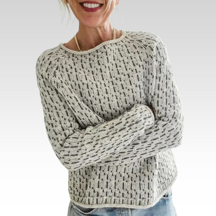Victoria | Eleganten sivi pulover z "U" izrezom