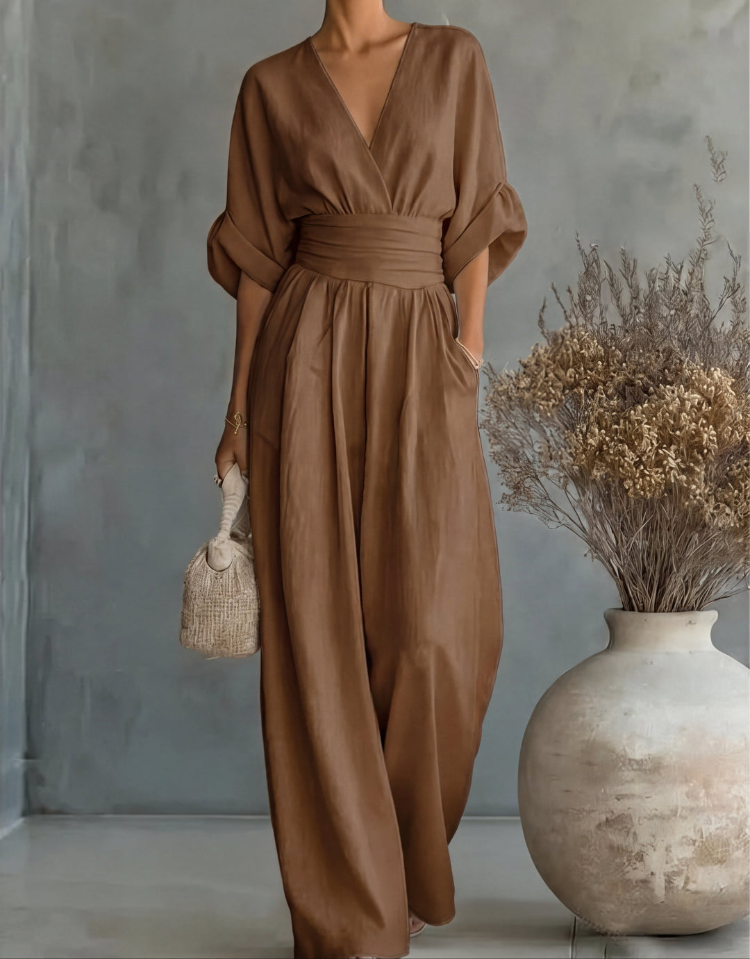 Daniela - Elegantni kombinezon z V-izrezom